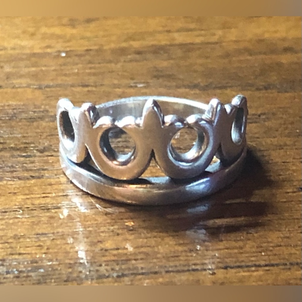 James Avery Retired Tiara Crown Ring Size 5 1/2 Gem
